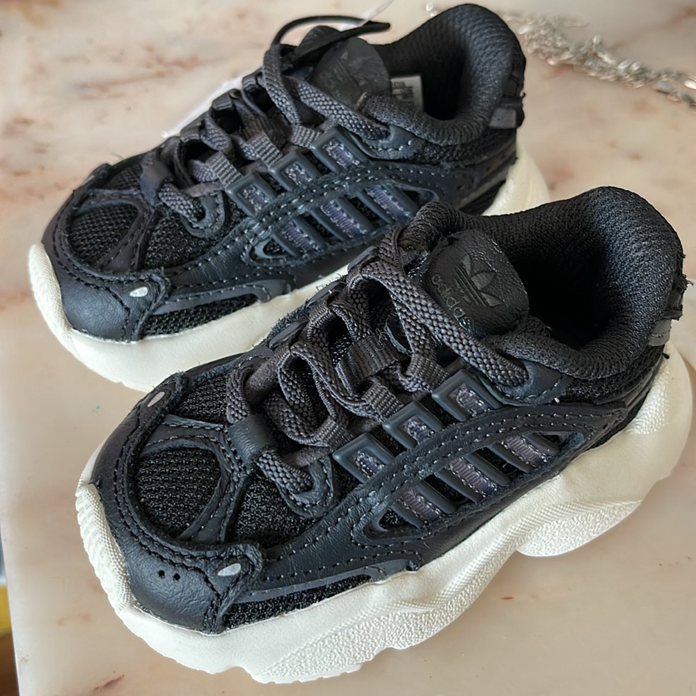 SOLD🚫 Adidas originals infant/walker